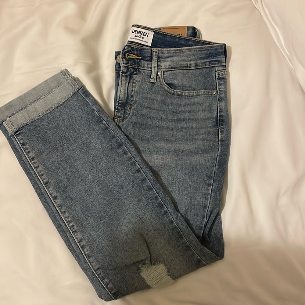Mid rise Levi jeans